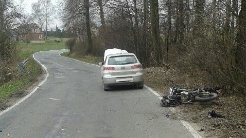 W SKÓRCIE. Motocyklista zmarł w szpitalu