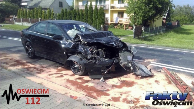 Wahadło na krajówce po zderzeniu samochodów