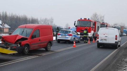 Wjechał osobówką w tył ciężarówki – FOTO