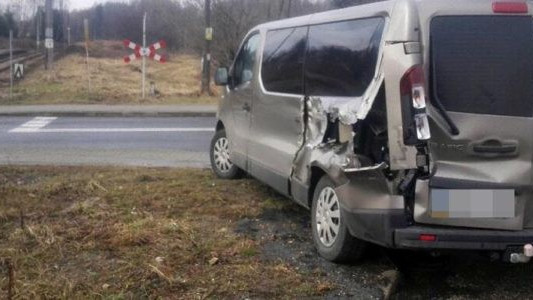 Wjechał wprost pod pociąg na niestrzeżonym przejeździe – FOTO