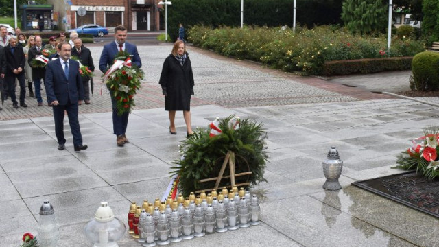 Władze Powiatu Oświęcimskiego oddały hołd ofiarom II wojny światowej