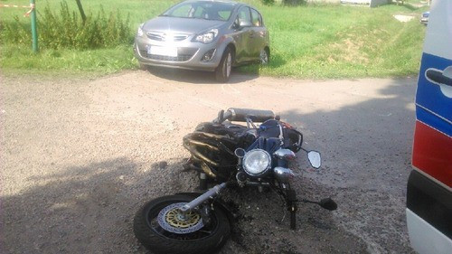 WŁOSIENICA. Wypadek na krajowej 44. Zderzenie motocykla z osobówką. Ruch wahadłowy. AKTUALIZACJA