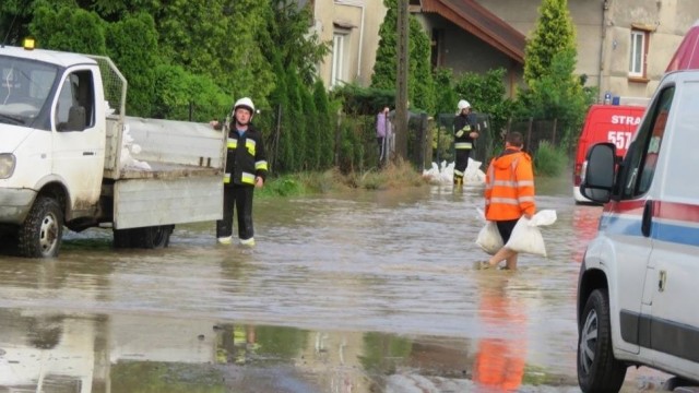Woda płynęła drogami. Zalanych ponad 100 domów [ZDJĘCIA]