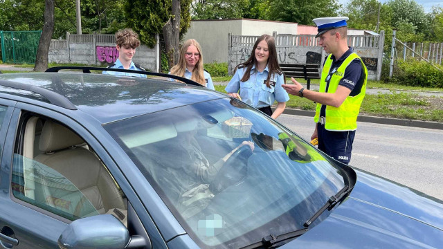 Wspólna akcja drogówki i uczniów z Ozetów – FOTO