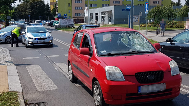 Wypadek drogowy w Oświecimiu. 81-latek potrącony na przejściu dla pieszych. ZDJĘCIA!