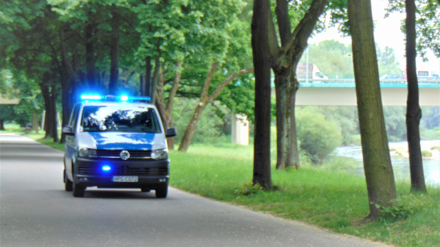Wypadek na Bulwarach nad Sołą w Oświęcimiu. 10-letni rolkarz zderzył się z rowerzystką