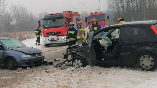 Wypadek na ul. Orląt Lwowskich w Oświęcimiu. Dwie osoby trafiły do szpitala
