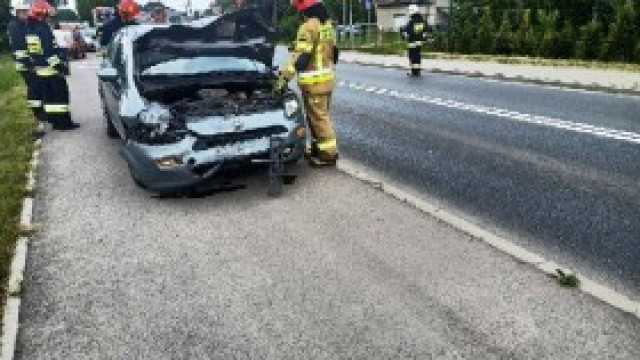 Wypadek w Bielanach. Policjanci apelują o przestrzeganie przepisów i uwagę za kierownicą