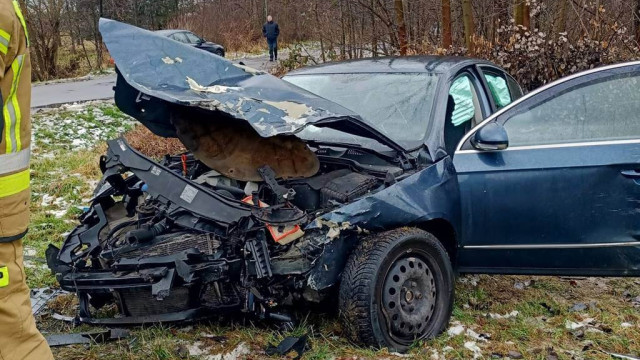 Wypadek w Brzezince. Dwie osoby w szpitalu – FOTO