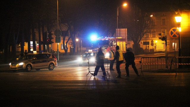 Zablokowany prawoskręt z ul.Dąbrowskiego na Plac Kościuszki. W nocy posypał się tynk jednej z kamienic. FOTO,MAPA!