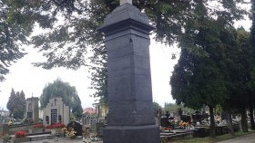 Zabytkowy pomnik na cmentarzu komunalnym odzyskał dawny wygląd