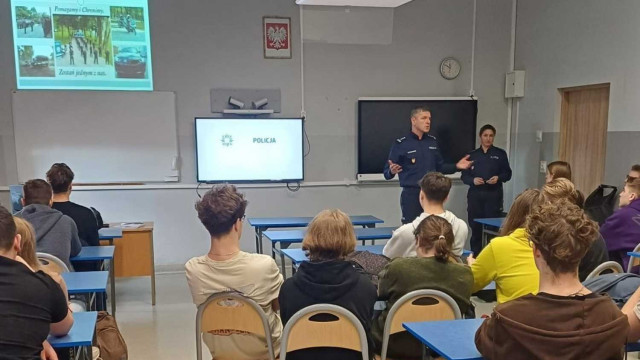 Zachęcają młodzież do służby w policji