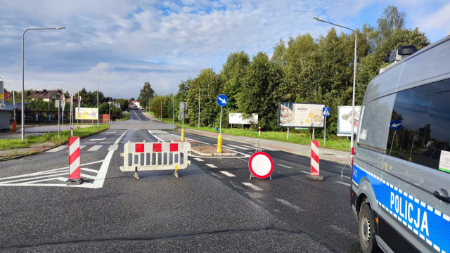 Zalane drogi w Brzeszczach i Jawiszowicach! Policja ostrzega kierowców – sprawdź, gdzie nie przejedziesz