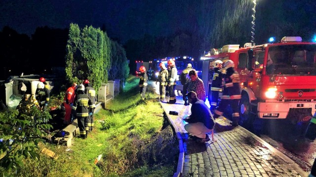 Zdarzenie drogowe na ulicy Ofiar Oświęcimia w Brzeszczach- 3 osoby trafiły do szpitala - InfoBrzeszcze.pl