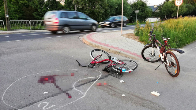 Zderzenie dwóch … rowerzystów. Ranna osoba trafiła na SOR. ZDJĘCIA!
