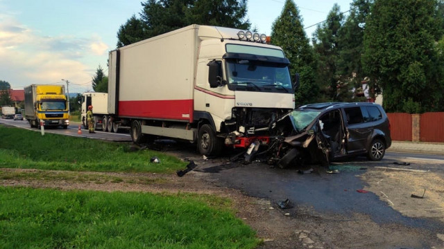 Zderzenie w Graboszycach. Kierowca w ciężkim stanie – FOTO