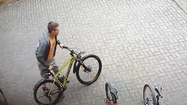 Złodzieja roweru uwieczniła kamera monitoringu- FOTO