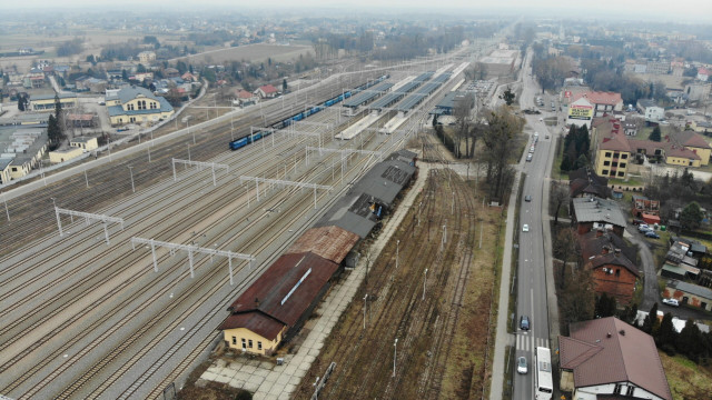 Zmiany w krajobrazie Oświęcimia: stare budynki znikną z przestrzeni dworca kolejowego